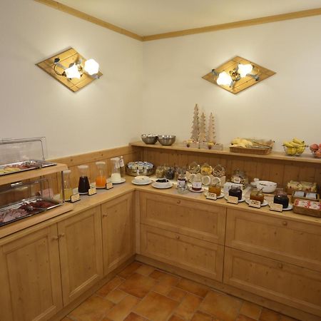 Hotel Garni Sant'Antonio Con Spa มาดอนนาดีกัมปิโญ ภายนอก รูปภาพ