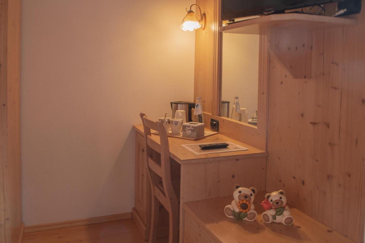 Hotel Garni Sant'Antonio Con Spa มาดอนนาดีกัมปิโญ ภายนอก รูปภาพ