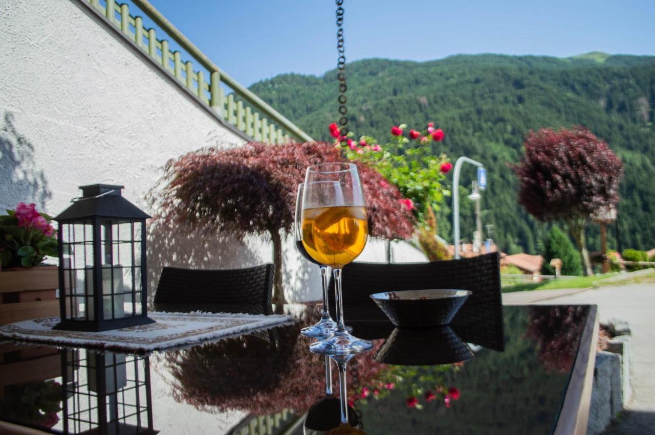 Hotel Garni Sant'Antonio Con Spa มาดอนนาดีกัมปิโญ ภายนอก รูปภาพ