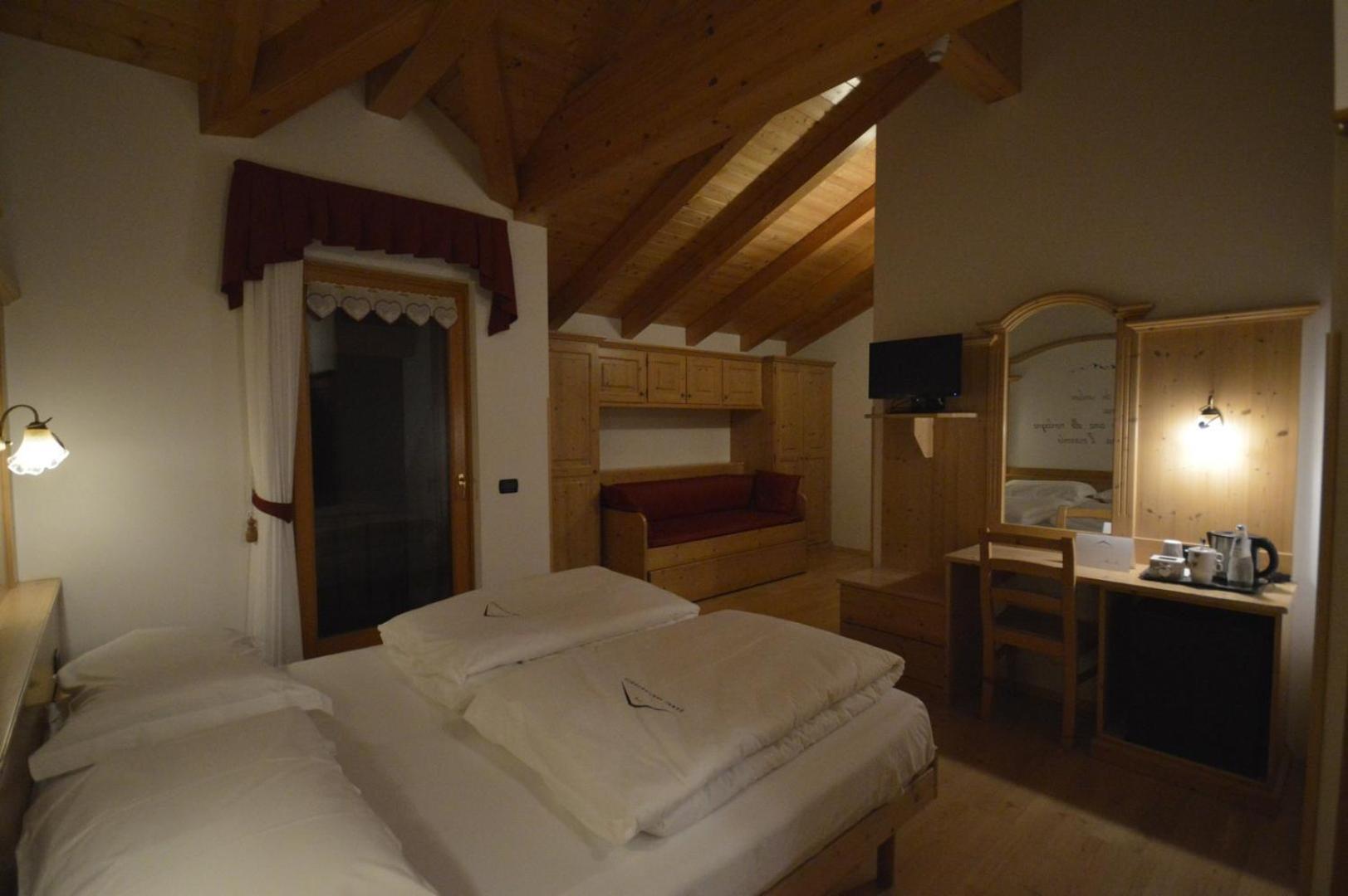 Hotel Garni Sant'Antonio Con Spa มาดอนนาดีกัมปิโญ ภายนอก รูปภาพ