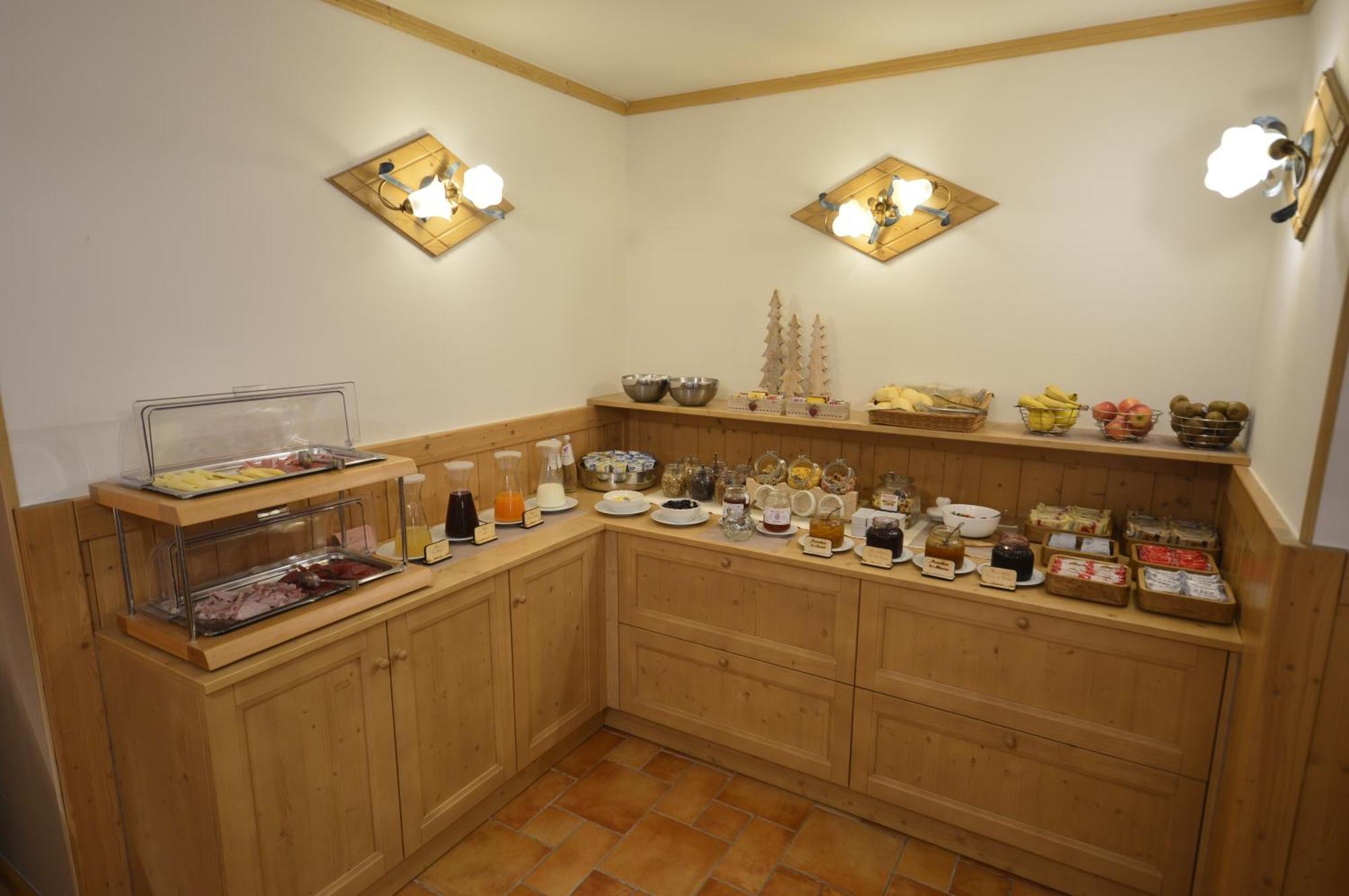Hotel Garni Sant'Antonio Con Spa มาดอนนาดีกัมปิโญ ภายนอก รูปภาพ
