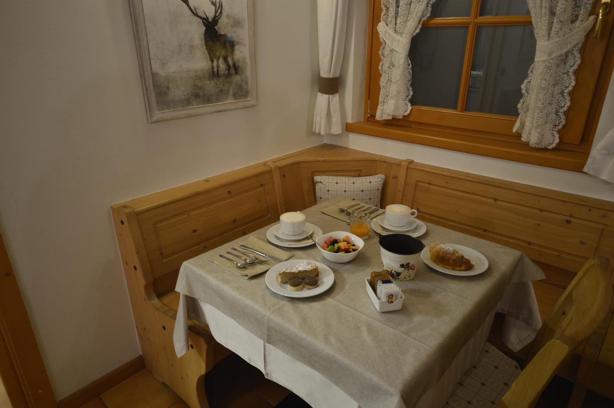 Hotel Garni Sant'Antonio Con Spa มาดอนนาดีกัมปิโญ ภายนอก รูปภาพ