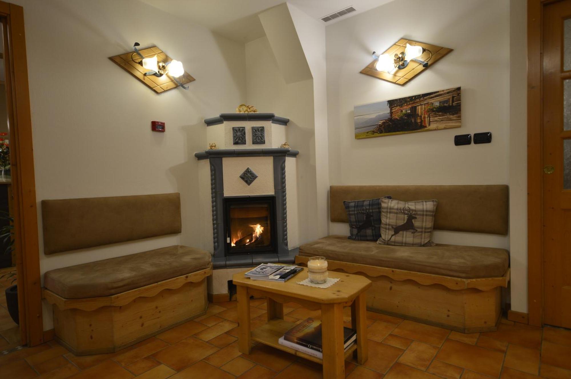Hotel Garni Sant'Antonio Con Spa มาดอนนาดีกัมปิโญ ภายนอก รูปภาพ