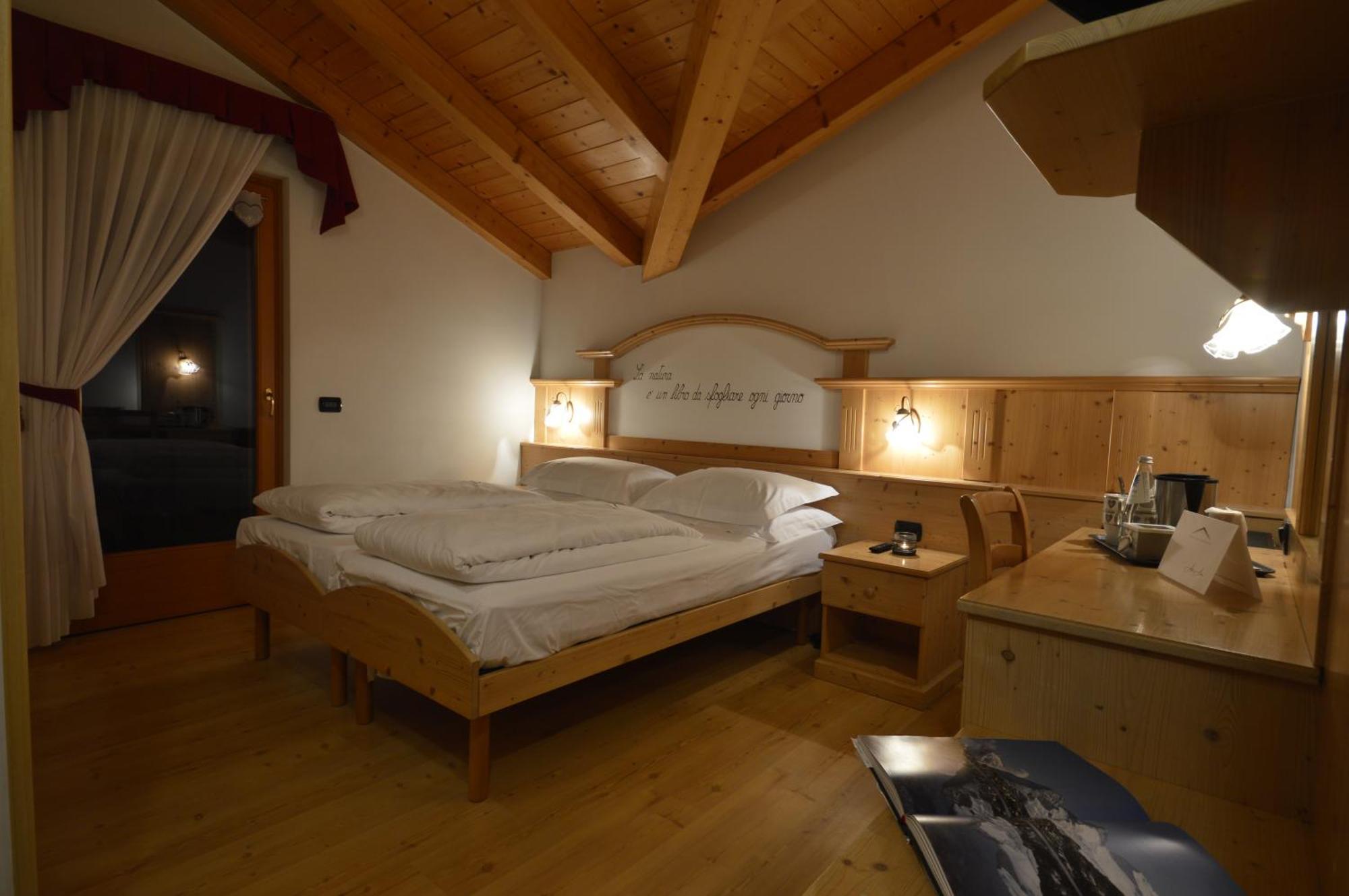 Hotel Garni Sant'Antonio Con Spa มาดอนนาดีกัมปิโญ ภายนอก รูปภาพ
