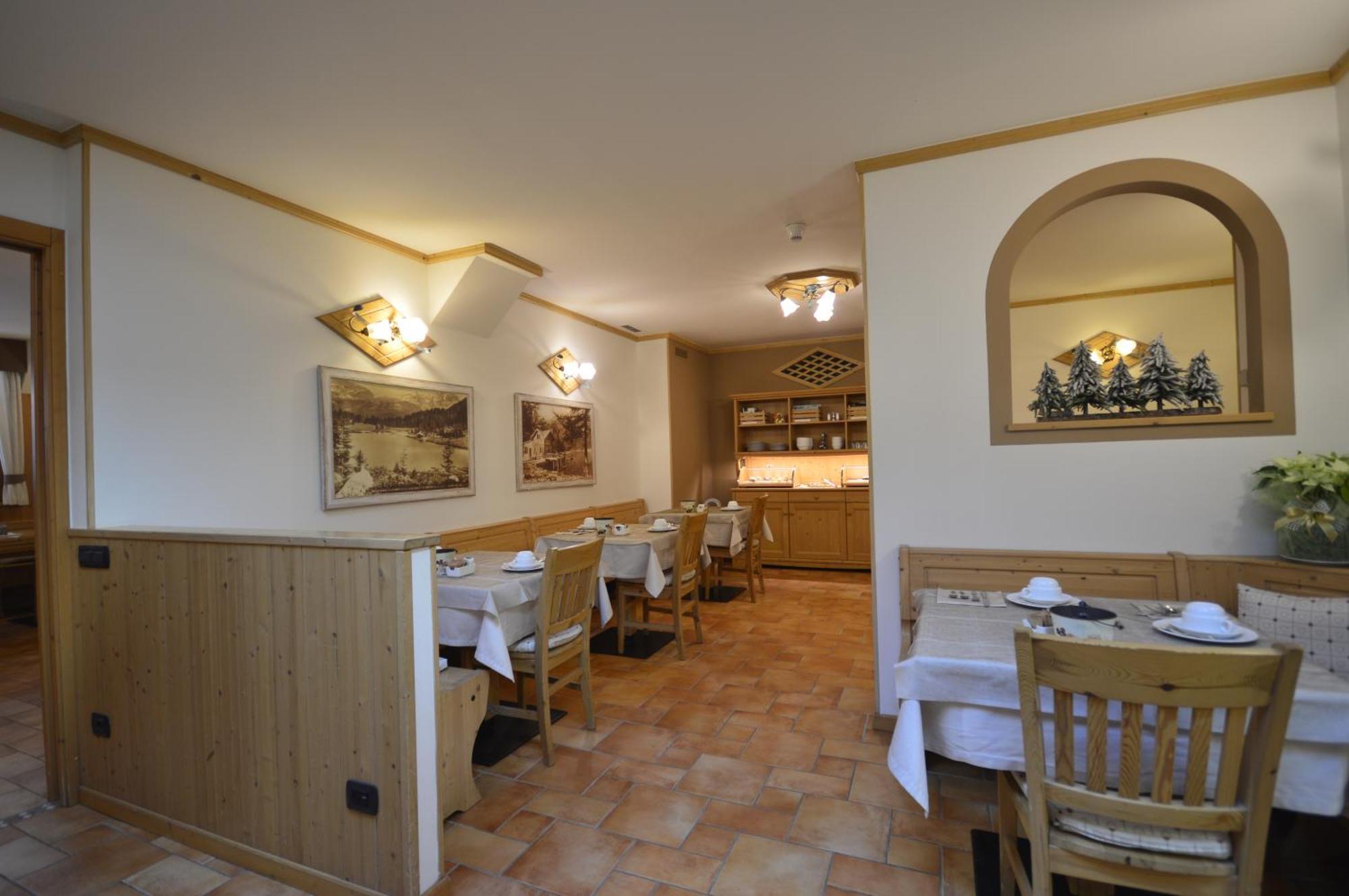 Hotel Garni Sant'Antonio Con Spa มาดอนนาดีกัมปิโญ ภายนอก รูปภาพ