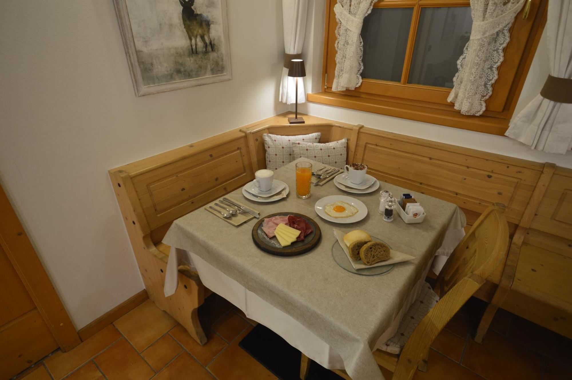 Hotel Garni Sant'Antonio Con Spa มาดอนนาดีกัมปิโญ ภายนอก รูปภาพ