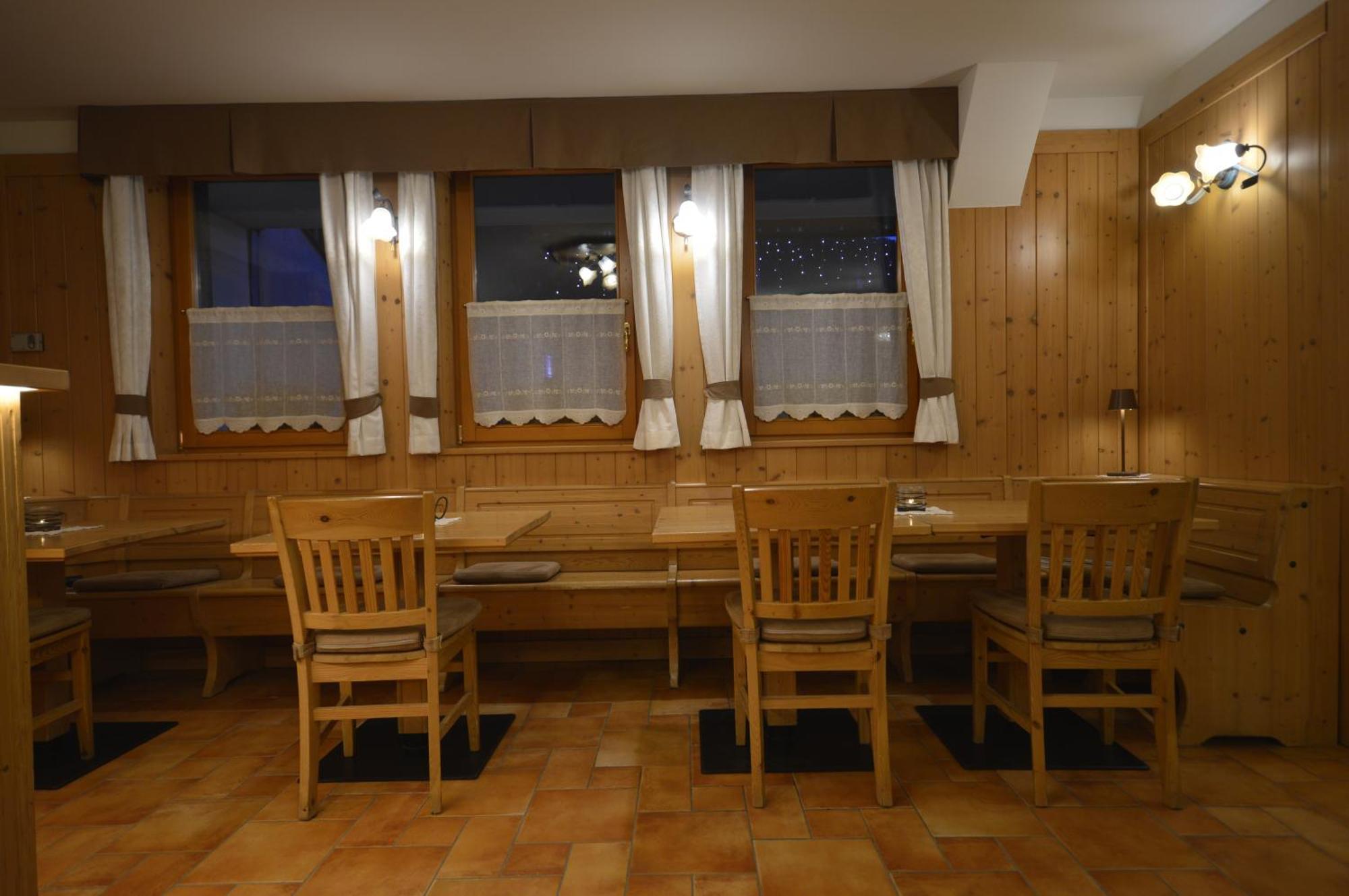 Hotel Garni Sant'Antonio Con Spa มาดอนนาดีกัมปิโญ ภายนอก รูปภาพ