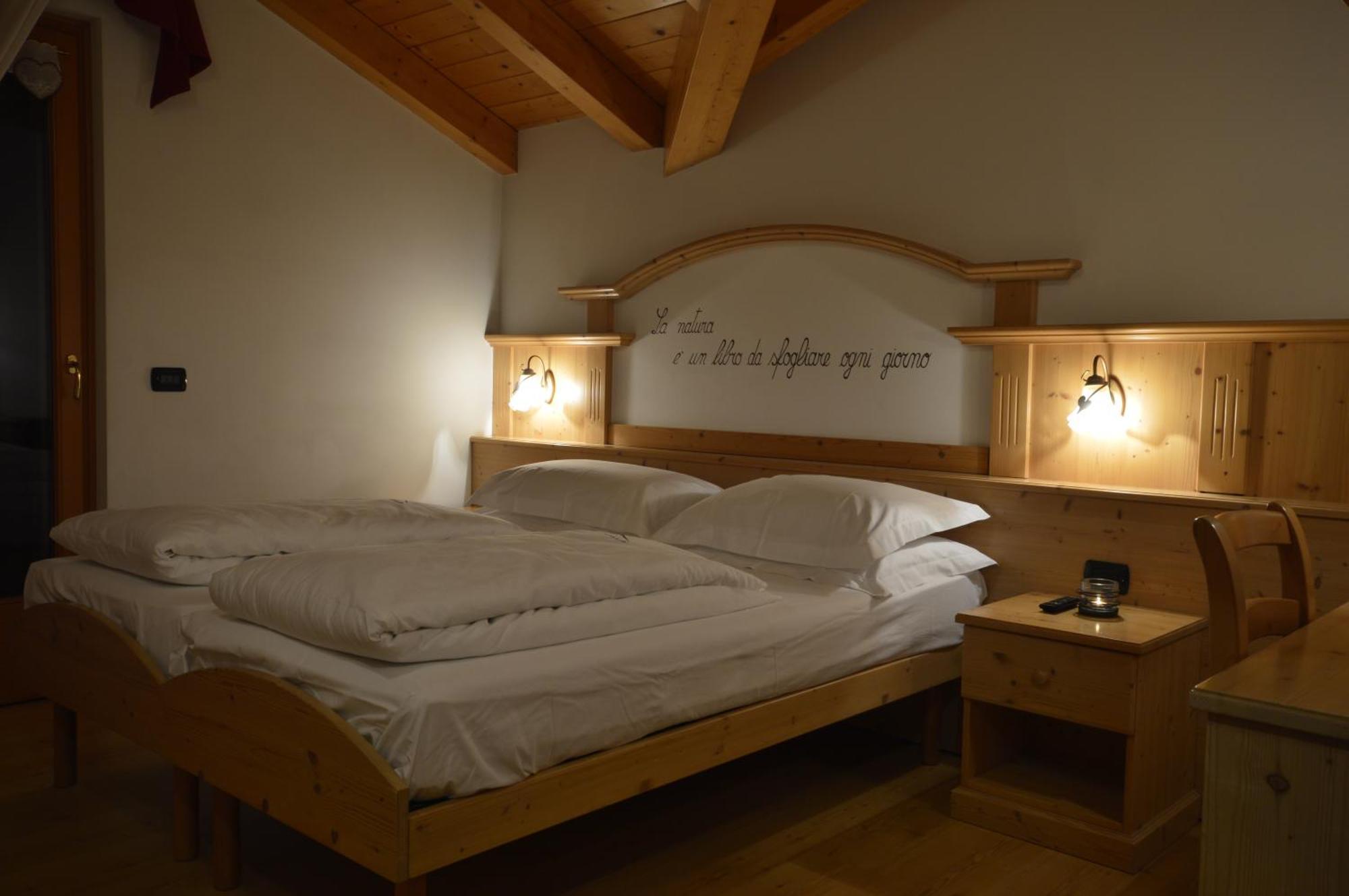 Hotel Garni Sant'Antonio Con Spa มาดอนนาดีกัมปิโญ ภายนอก รูปภาพ