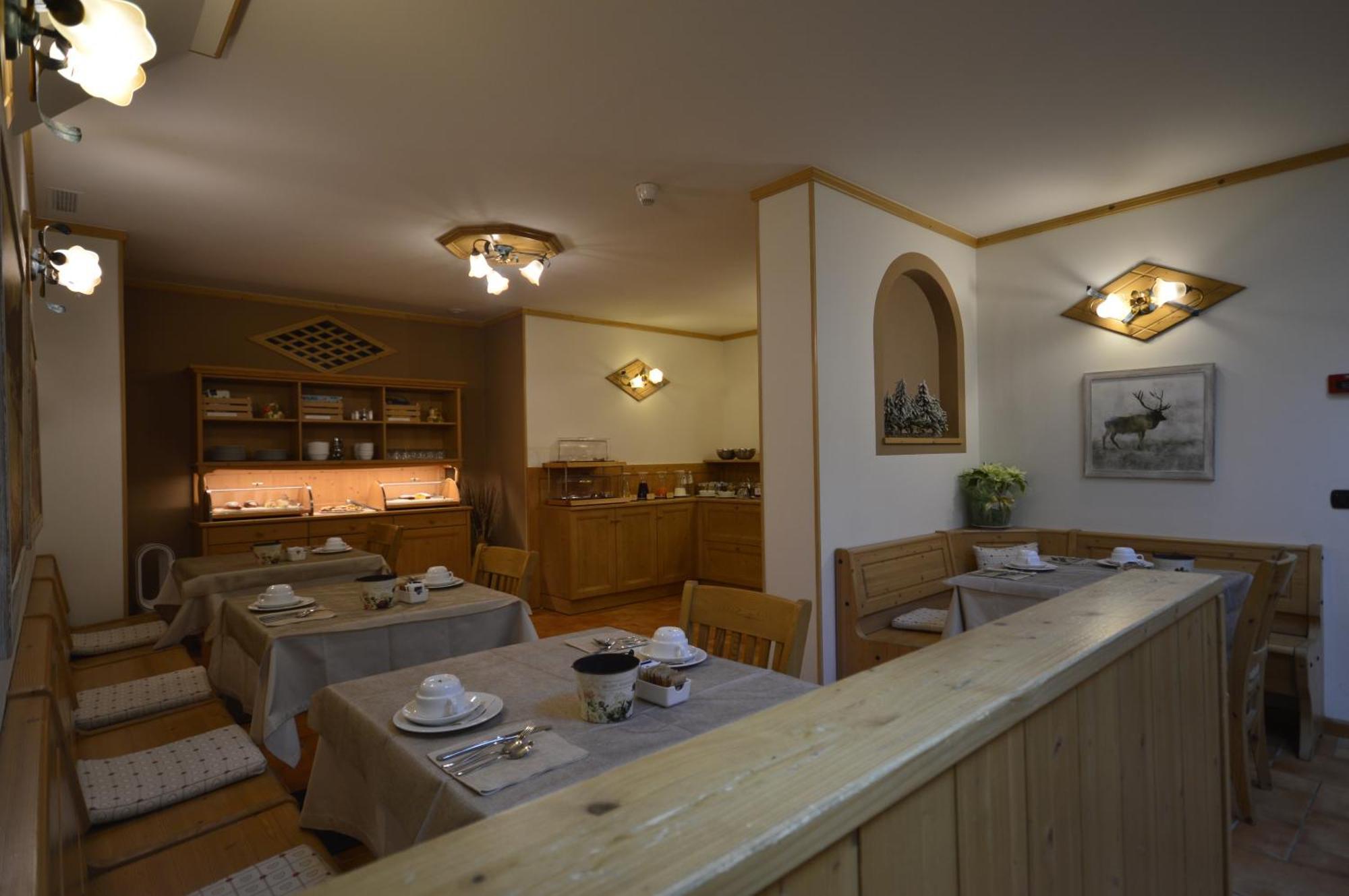 Hotel Garni Sant'Antonio Con Spa มาดอนนาดีกัมปิโญ ภายนอก รูปภาพ