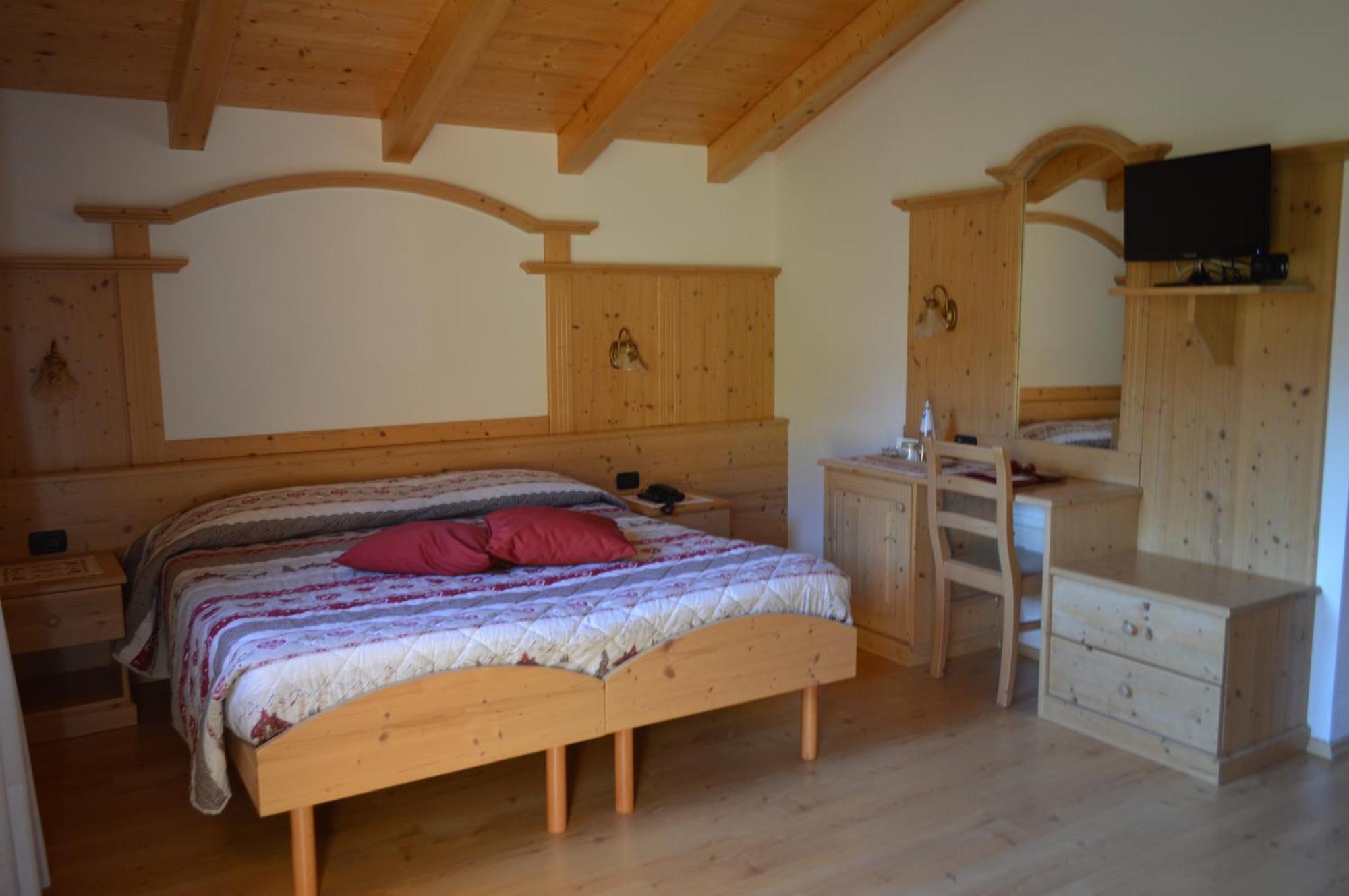 Hotel Garni Sant'Antonio Con Spa มาดอนนาดีกัมปิโญ ภายนอก รูปภาพ