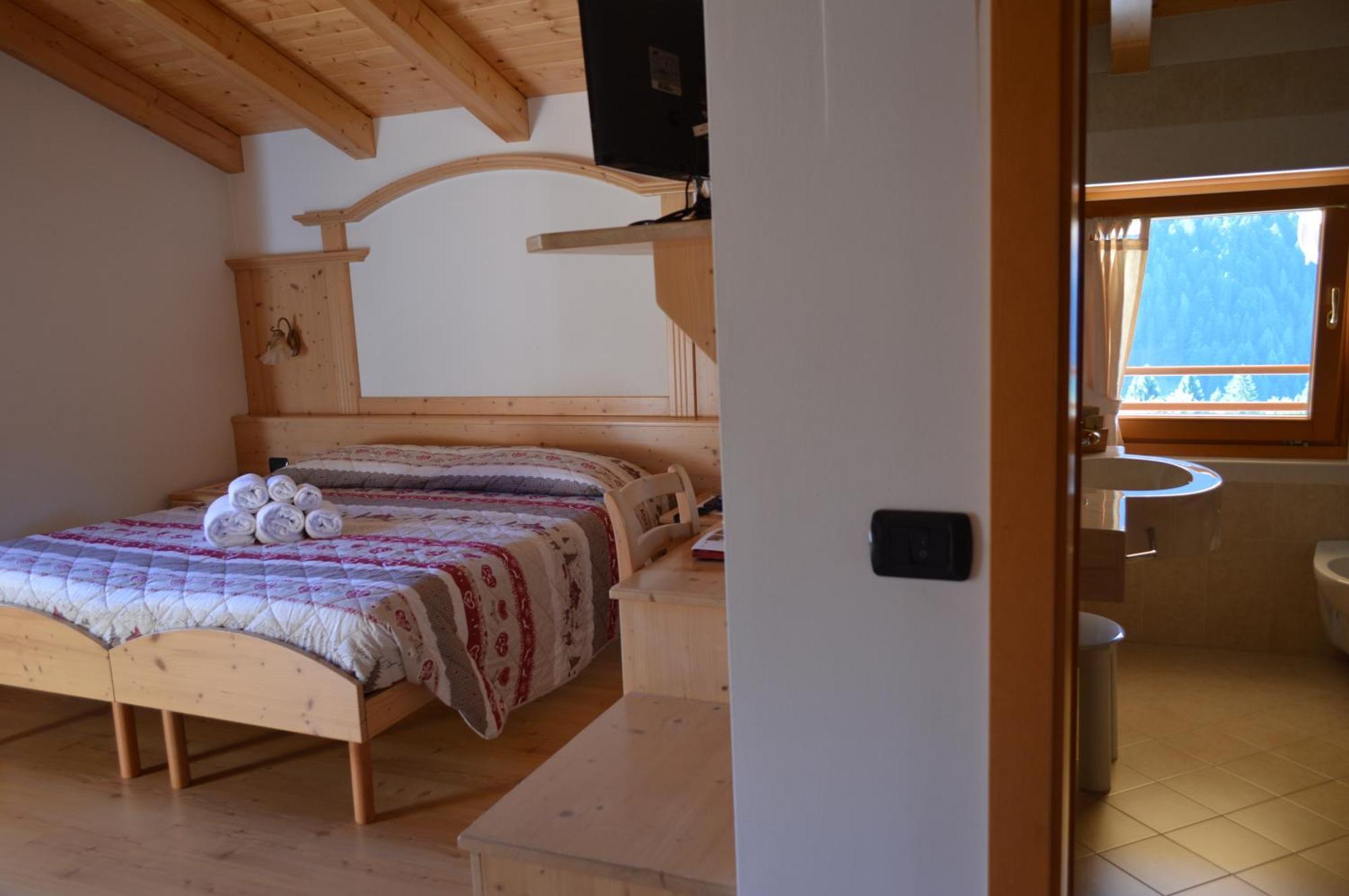 Hotel Garni Sant'Antonio Con Spa มาดอนนาดีกัมปิโญ ภายนอก รูปภาพ