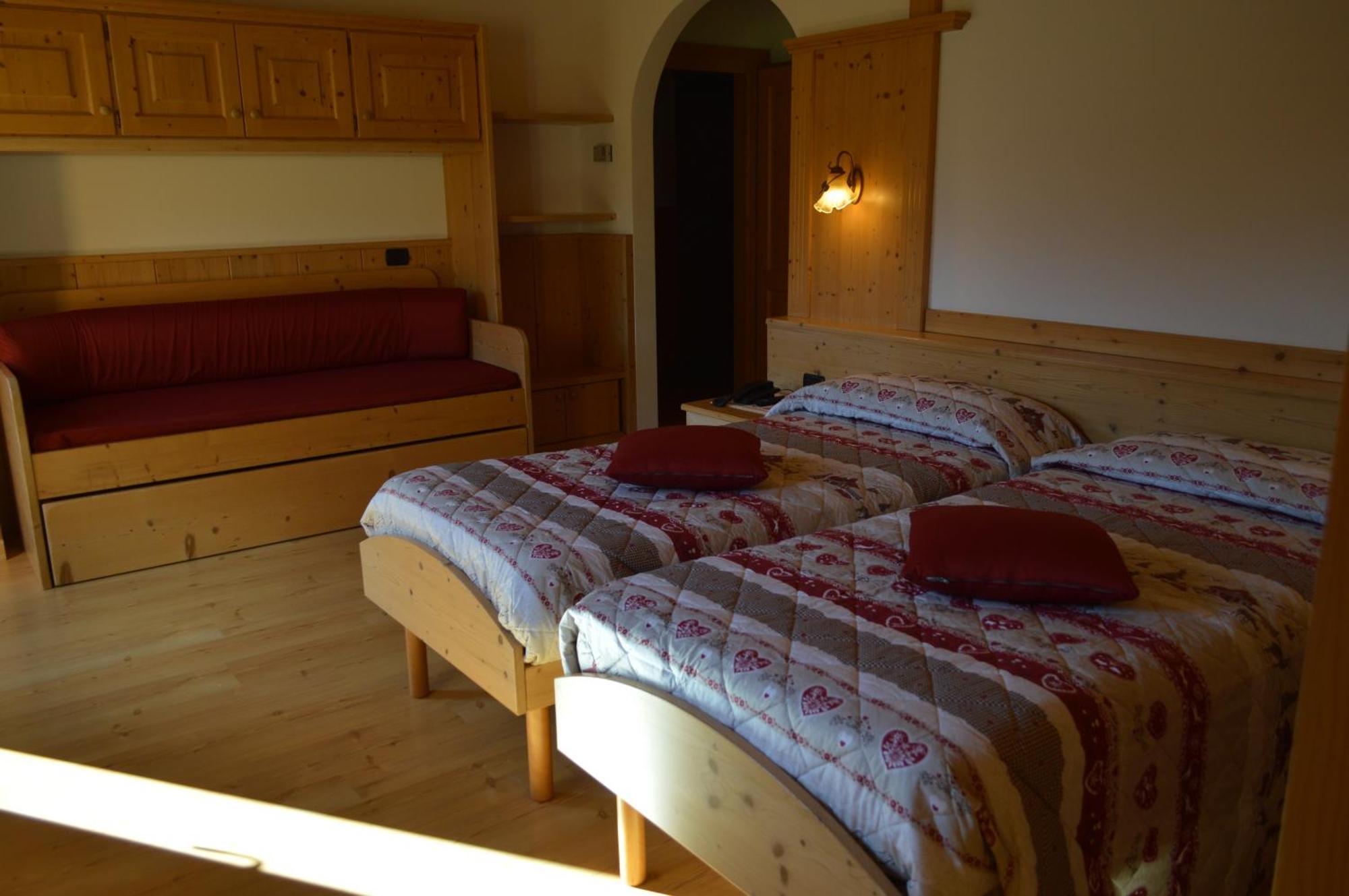 Hotel Garni Sant'Antonio Con Spa มาดอนนาดีกัมปิโญ ภายนอก รูปภาพ