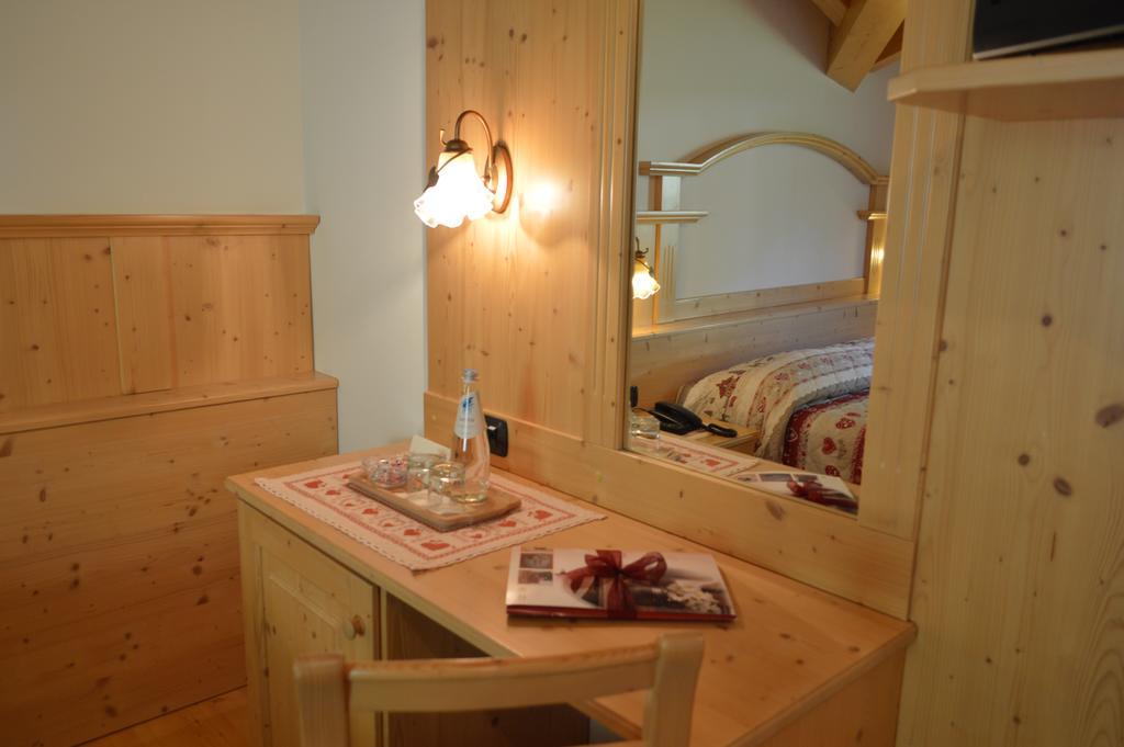 Hotel Garni Sant'Antonio Con Spa มาดอนนาดีกัมปิโญ ภายนอก รูปภาพ