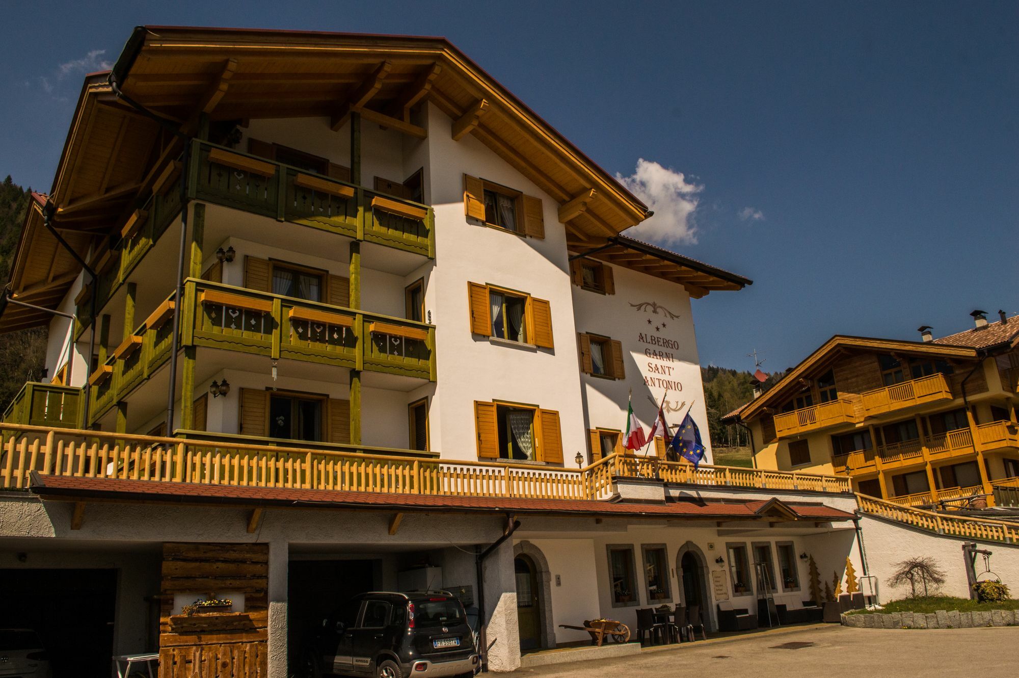 Hotel Garni Sant'Antonio Con Spa มาดอนนาดีกัมปิโญ ภายนอก รูปภาพ