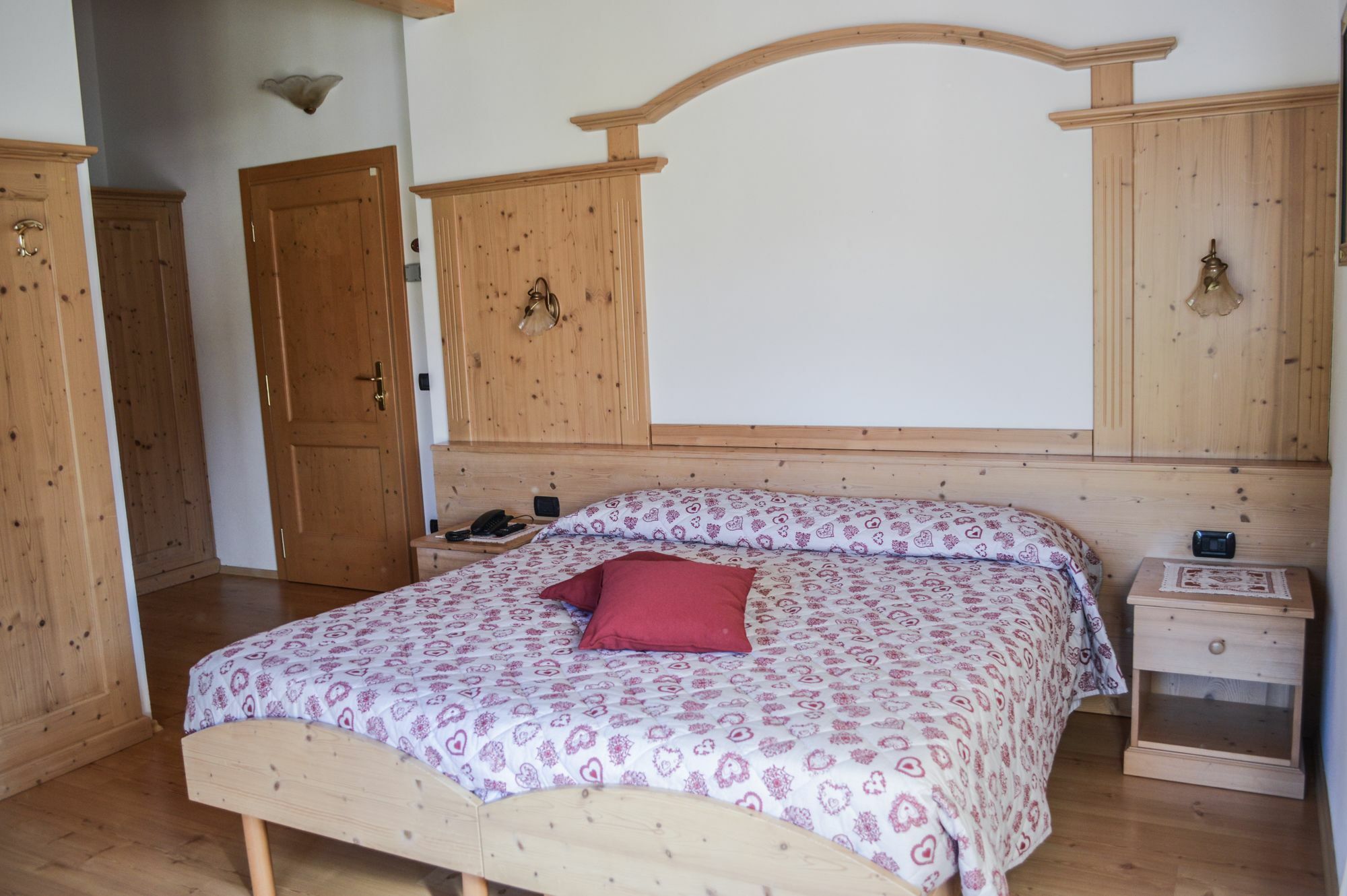 Hotel Garni Sant'Antonio Con Spa มาดอนนาดีกัมปิโญ ภายนอก รูปภาพ