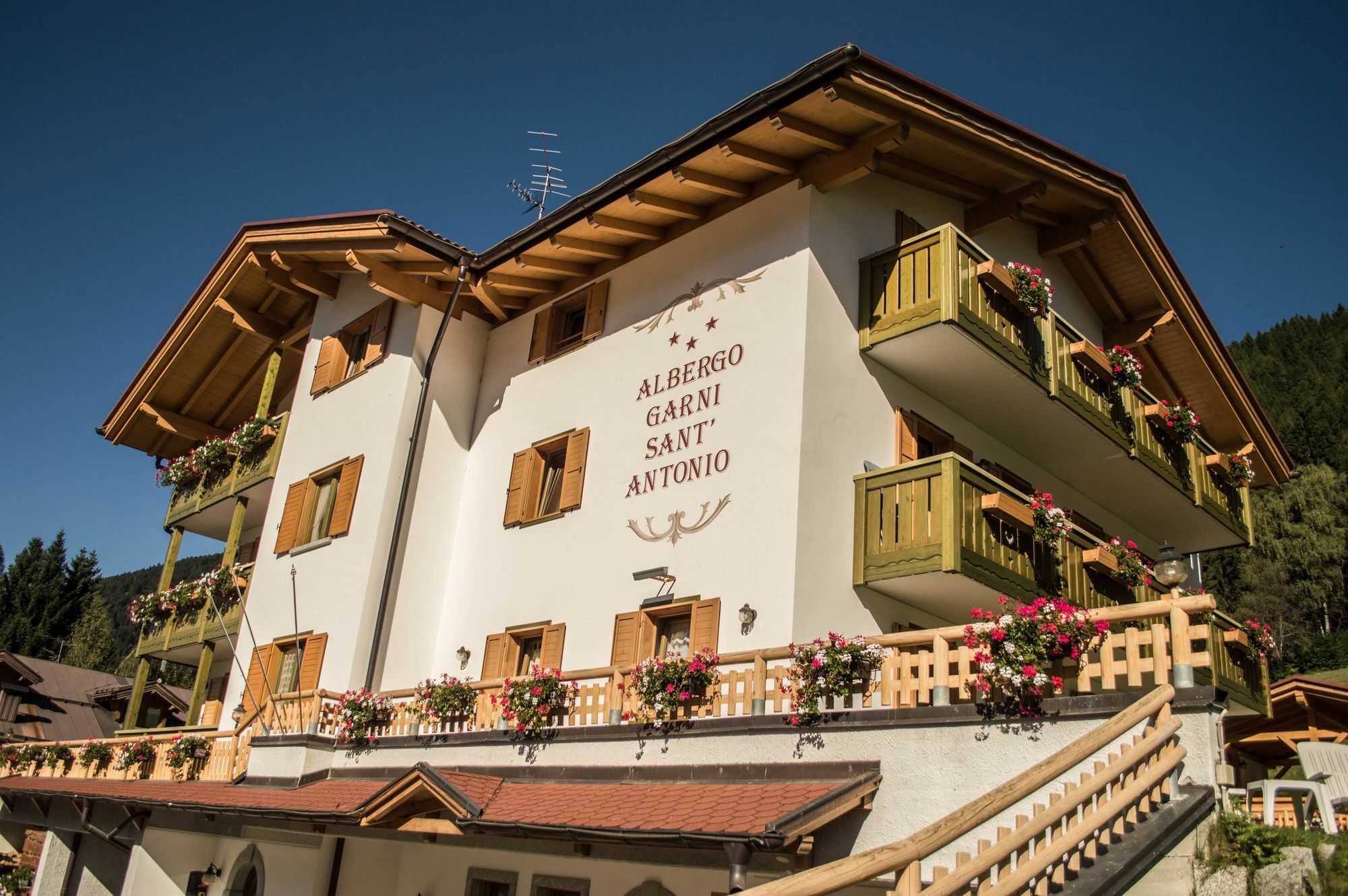 Hotel Garni Sant'Antonio Con Spa มาดอนนาดีกัมปิโญ ภายนอก รูปภาพ